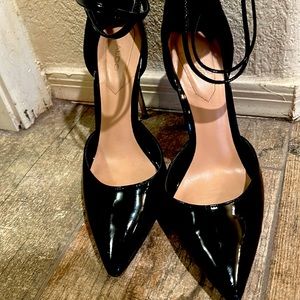 Aldo Pointy toe ankle strap pump. size 10 US